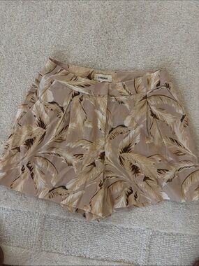 L'AGENCE Beige and Cream Feather-Print Shorts